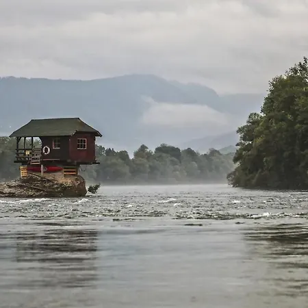 Dren Lux - Banjska Stena 木屋